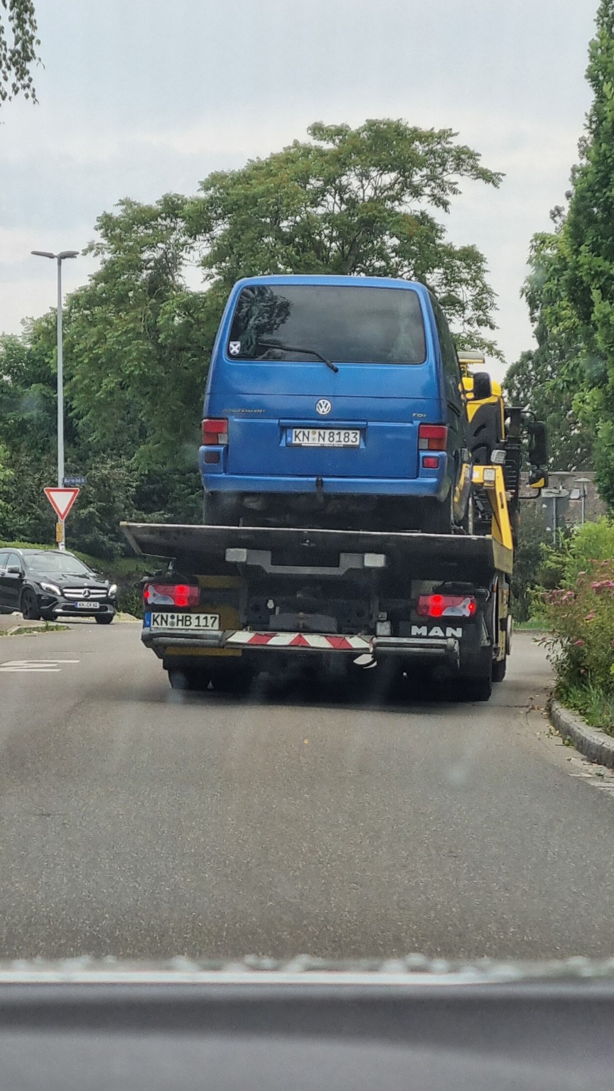 VW T4 Atlantis auf dem Abschleppwagen