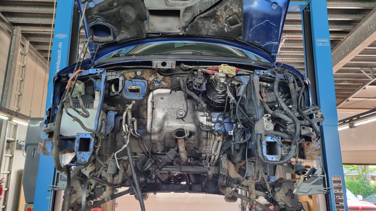 Leerer Motorraum des VW T4