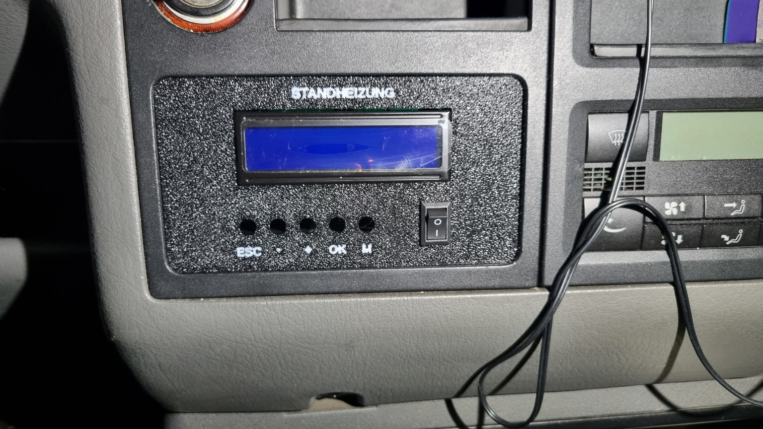 Fertiges Standheizungsbedienpanel im VW T4